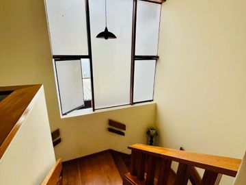 Linda casa  con amplio  jardín y 4 dormitorios  🏡💙