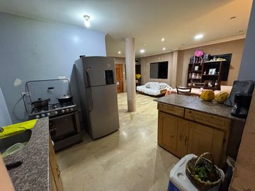 Se vende casa de 5 dormitorios en Urb. Ciudad celeste de la vía Samborondón.