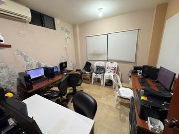 Se vende casa de 5 dormitorios en Urb. Ciudad celeste de la vía Samborondón.