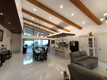 Bungalow House w/ High Ceiling Near Tagaytay at Silang, Cavite