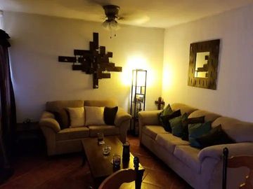 HERMOSA CASA CON EXCELENTE UBICACIÓN Y ESPACIO AMPLIOS