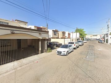HERMOSA CASA CON EXCELENTE UBICACIÓN Y ESPACIO AMPLIOS