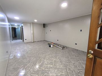 ¡Venta De Amplio Departamento Remodelado En Comas !