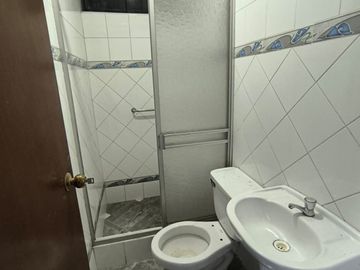 ¡Venta De Amplio Departamento Remodelado En Comas !