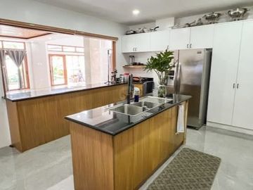 5BR House for Sale in Beverly Hills Subdivision Antipolo Rizal