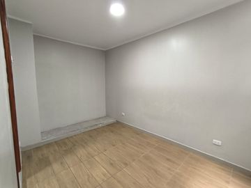 ¡Venta De Amplio Departamento Remodelado En Comas En 3Er Piso !