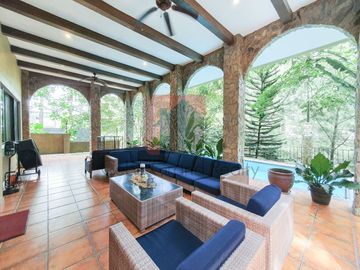 4 Bedroom House for Sale in Maria Luisa Estate Park