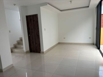 CASA EN VENTA VIA A SALITRE