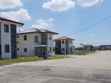 3 Bedroom House and Lot for Sale in Vermont Settings near Clark and Subic Pampanga