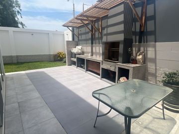 Hermosa Residencia en venta en Condominio Privado