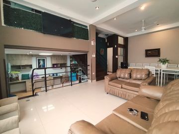 Hermosa Casa ubicada en esquina, urbanización Villas del Norte