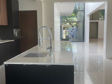 Pentagon House For Sale 0926-755----