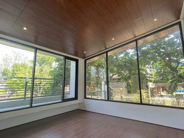 Pentagon House For Sale 0926-755----