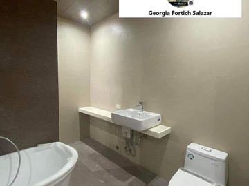 Pentagon House For Sale 0926-755----