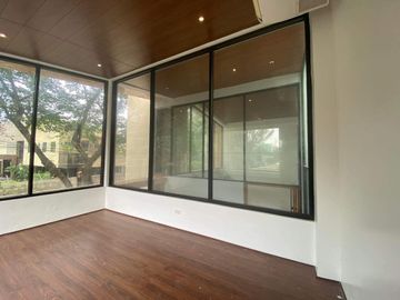 Pentagon House For Sale 0926-755----