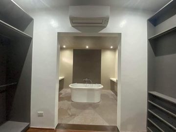 Pentagon House For Sale 0926-755----
