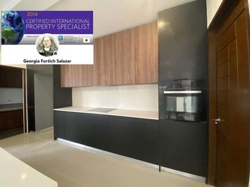 Pentagon House For Sale 0926-755----