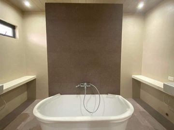 Pentagon House For Sale 0926-755----