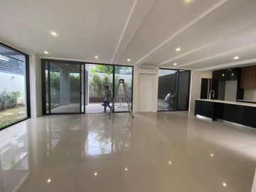 Pentagon House For Sale 0926-755----