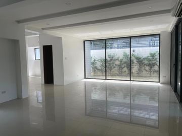 Pentagon House For Sale 0926-755----
