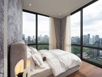 A super luxurious 3bed 3bath pet-friendly condo for rent/ sale at Muniq Langsuan in a such a prime location as Chidlom