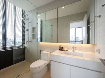 A super luxurious 3bed 3bath pet-friendly condo for rent/ sale at Muniq Langsuan in a such a prime location as Chidlom