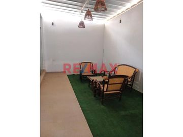 Hermosa Casa De 3 Pisos En Alquiler Con Cochera // ID: 1128536