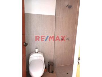 Hermosa Casa De 3 Pisos En Alquiler Con Cochera // ID: 1128536