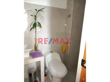 Hermosa Casa De 3 Pisos En Alquiler Con Cochera // ID: 1128536