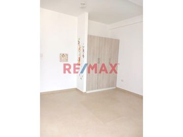 Hermosa Casa De 3 Pisos En Alquiler Con Cochera // ID: 1128536