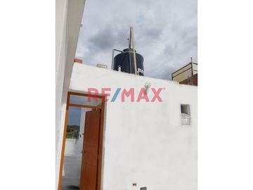 Hermosa Casa De 3 Pisos En Alquiler Con Cochera // ID: 1128536