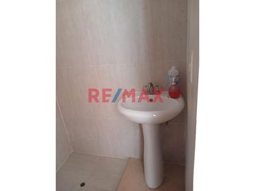 Hermosa Casa De 3 Pisos En Alquiler Con Cochera // ID: 1128536