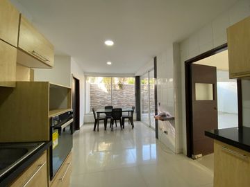 CASA EN VENTA EN CONJUNTO CERRADO, LA CASTELLANA