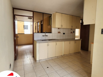 VENDO lindo y amplio departamento a la altura de la Plaza de Cayma