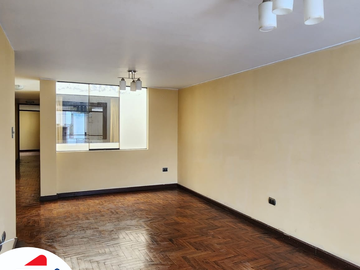 VENDO lindo y amplio departamento a la altura de la Plaza de Cayma
