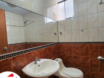 VENDO lindo y amplio departamento a la altura de la Plaza de Cayma