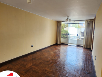 VENDO lindo y amplio departamento a la altura de la Plaza de Cayma