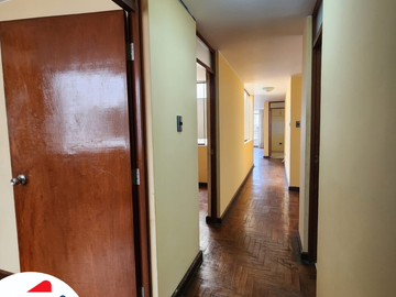 VENDO lindo y amplio departamento a la altura de la Plaza de Cayma