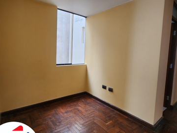 VENDO lindo y amplio departamento a la altura de la Plaza de Cayma