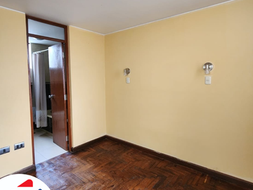 VENDO lindo y amplio departamento a la altura de la Plaza de Cayma