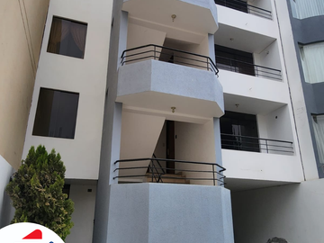 VENDO lindo y amplio departamento a la altura de la Plaza de Cayma
