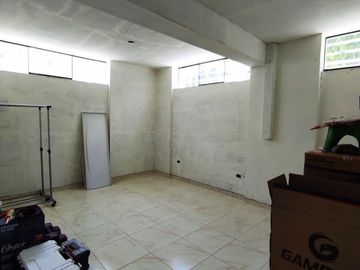 EN VENTA MODERNA CASA EN ESQUINA DE 4 NIVELES CON LINDOS ACABADOS EN JLBYR