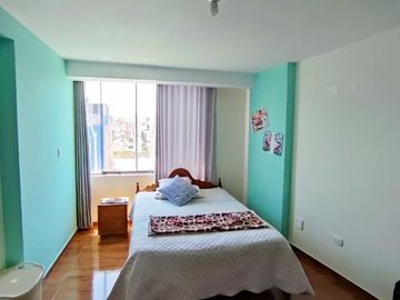 EN VENTA MODERNA CASA EN ESQUINA DE 4 NIVELES CON LINDOS ACABADOS EN JLBYR