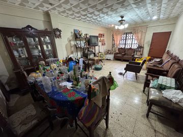 En Venta Casa Rentera en Calles Cuenca y Gomez Rendón de Guayaquil.