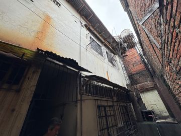 En Venta Casa Rentera en Calles Cuenca y Gomez Rendón de Guayaquil.
