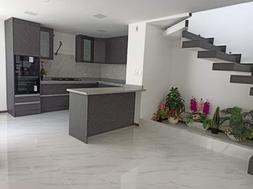Casa de venta valle de los chillos cerca a la avenida ilaló