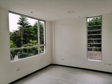 Casa de venta valle de los chillos cerca a la avenida ilaló