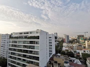 ¡Tu Refugio en las Alturas! Exclusivo Penthouse con Terraza en San Isidro