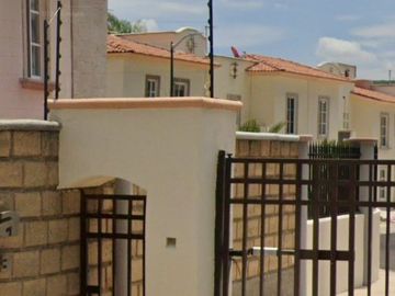 BONITA CASA EN SANTA FE JURIQUILLA QUERETARO