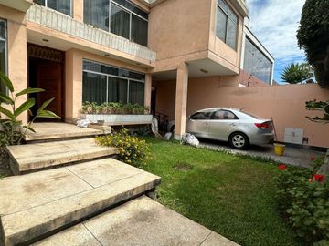 CASA EN VENTA URBANIZACION CORPAC SAN ISIDRO
